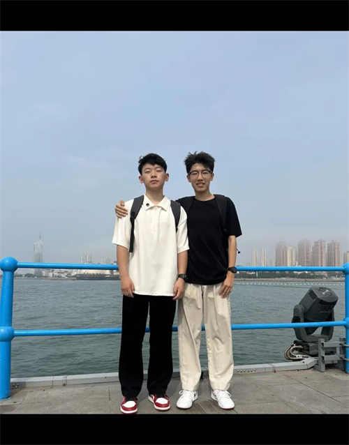 조던 1 로우 화이트 짐레드 블랙 553558-163 photo review